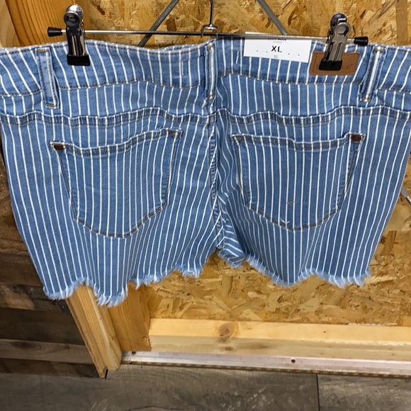 Judy Blue shorts - Picture 4 of 4